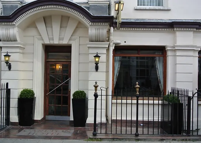 Carlton Hotel